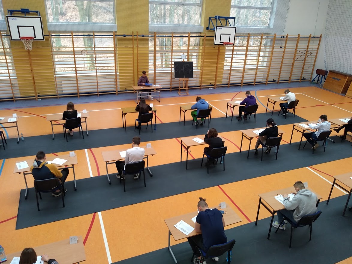 Ósmoklasiści sprawdzają swoją wiedzę – próbne egzaminy