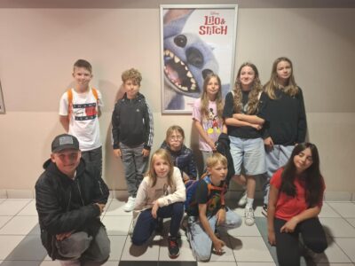 Klasa IV a w kinie na filmie „Lilo i Stitch”