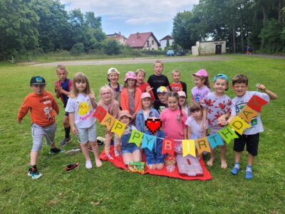 Piknik i wspólne świętowanie w grupie 0 b