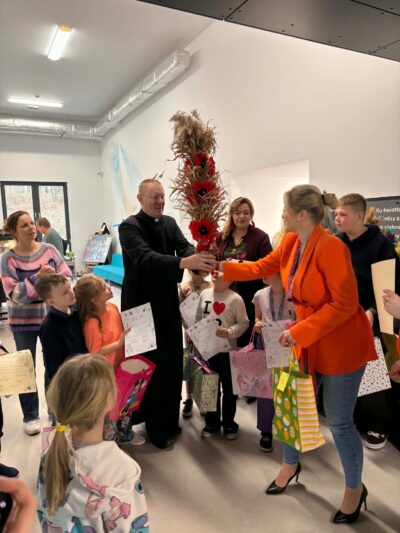 WRĘCZENIE NAGRÓD W KONKURSIE NA NAJPIĘKNIEJSZĄ RODZINNĄ PALMĘ WIELKANOCNĄ