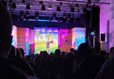 Udział klas 2 w spektaklu teatralnym „Plastusiowy pamiętnik”