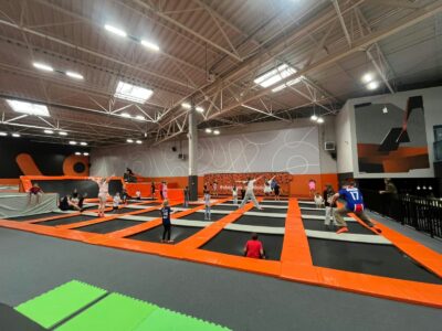 Wycieczka integracyjna klas 4a i 4b do Jumpcity w Rumi